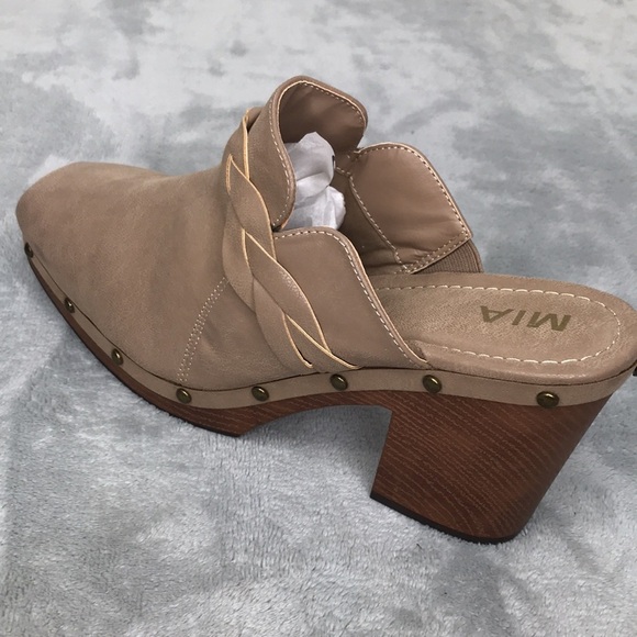 Mia Taupe Man Made Uppers Clogs Size 11 NWOT - Picture 10 of 11